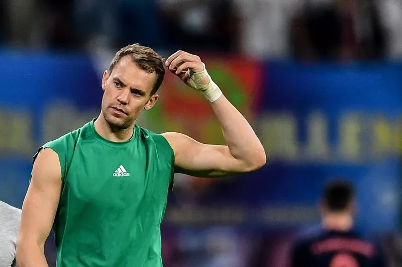 Manuel Neuer luce pensativo