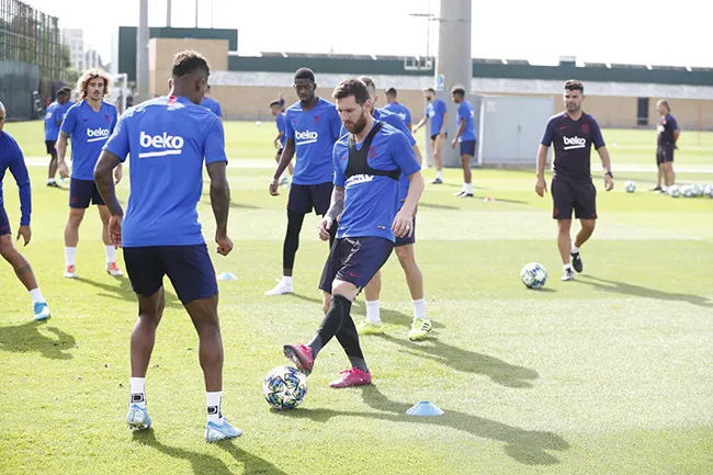 TWITTER @FCBarcelona Messi entrena con sus compañeros en la ciudad deportiva culé