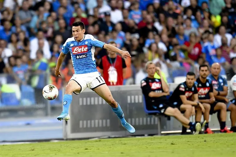EFE Chucky Lozano en un juego con el Napoli