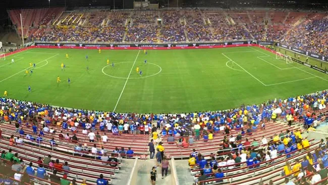Panorámica general del Sam Boyd Stadium durante el juego