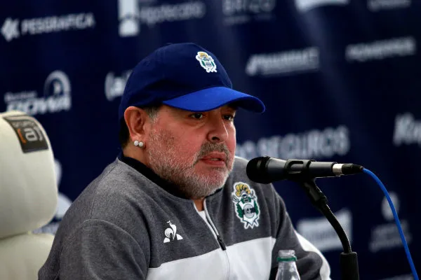 Diego Armando Maradona, actual técnico de Gimnasia y Esgrima