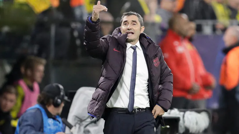 AP Valverde da indicaciones a sus jugadores