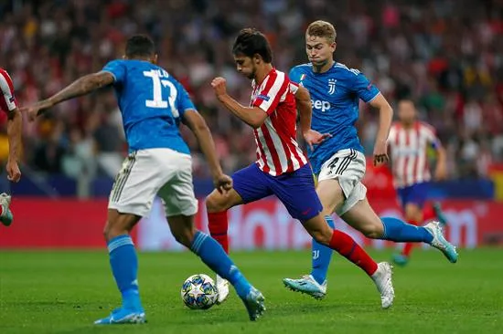 Joao Félix en acción con PSG