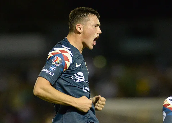 Federico Viñas celebra gol con América