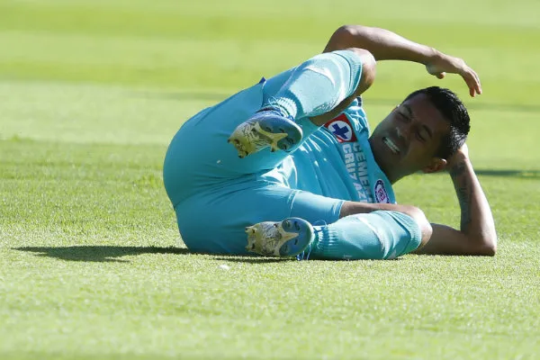 IMAGO7 Elías Hernández después de recibir una falta