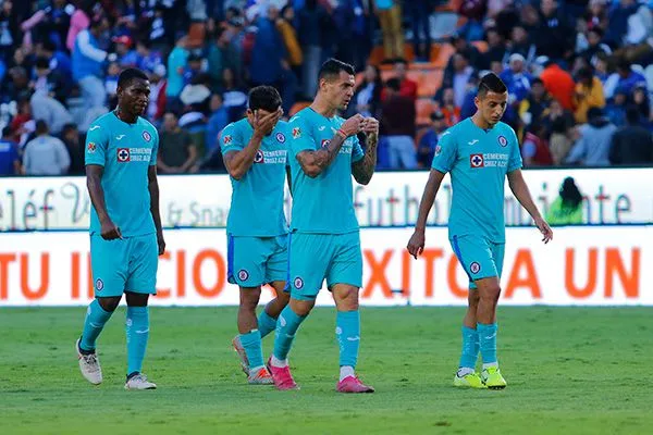 IMAGO7 Jugadores de Cruz Azul al final del juego vs Pachuca
