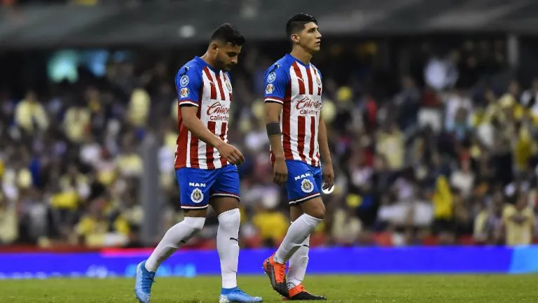 IMAGO7 Alexis Vega y Alan Pulido durante el Clásico Nacional