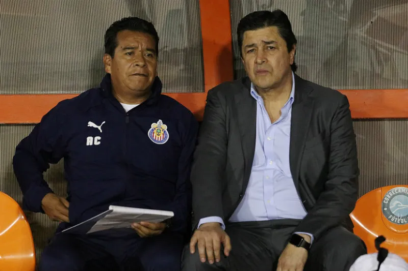 Alberto Coyote y Luis Fernando en el Correcaminos vs Chivas