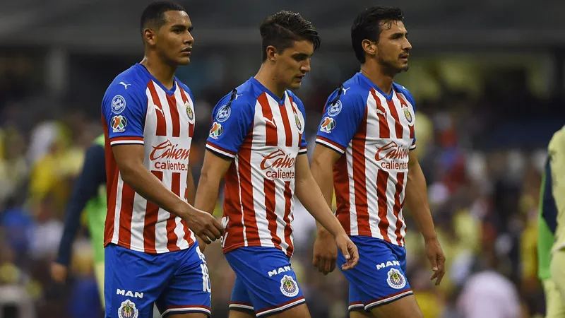Jugadores de Chivas lamentan la derrota ante América