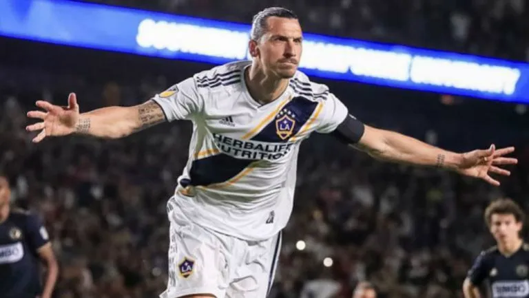 TWITTER @LAGALAXY Zlatan Ibrahimovic celebra un tanto con el Galaxy