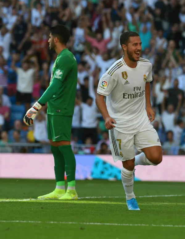 Eden Hazard celebrando su primera anotación como jugador del Real Madrid
