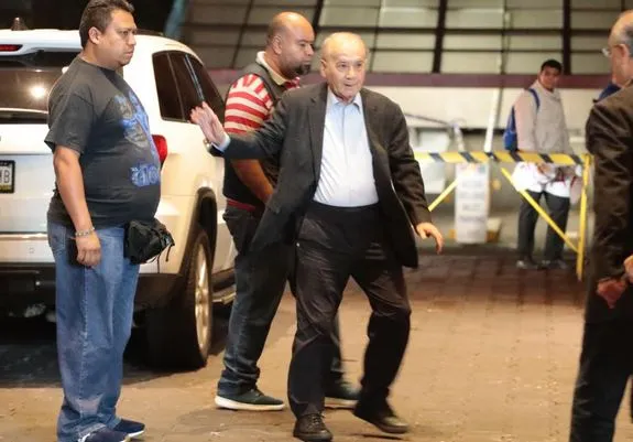 Billy saluda a la afición cementera