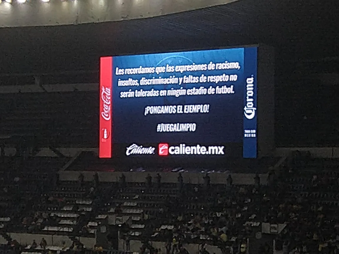 LEÓN ITURBIDE El mensaje que mostró el Estadio Azteca hacia la afición