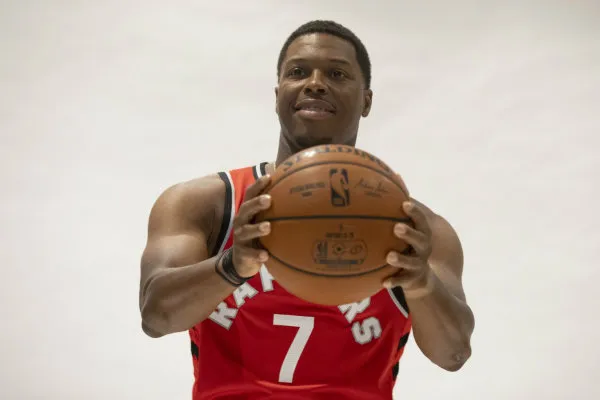 Kyle Lowry posando para la cámara
