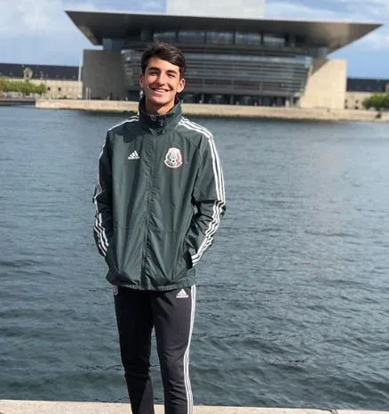 Diego Abreu, en una concentración con el Tri Sub 16