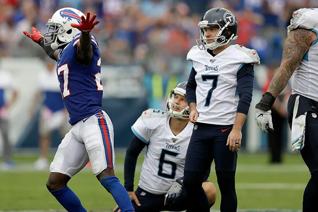 AP Santos, tras fallar un intento de gol de campo contra Bills
