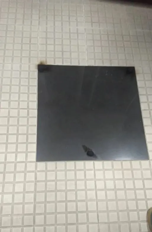 Restos de velas encontrado en el piso del Monumental