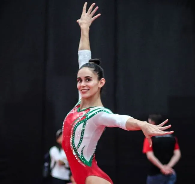 Elsa García durante una rutina