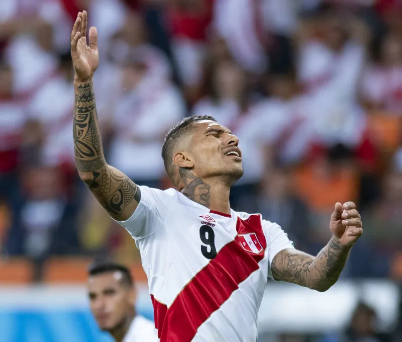 IMAGO7 Paolo Guerrero se lamenta en un juego con Perú