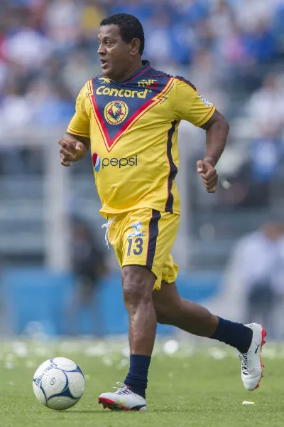 Antonio Carlos Santos durante un juego de leyendas