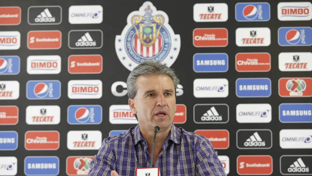 IMAGO7 Néstor de la Torre atiende en una conferencia de prensa