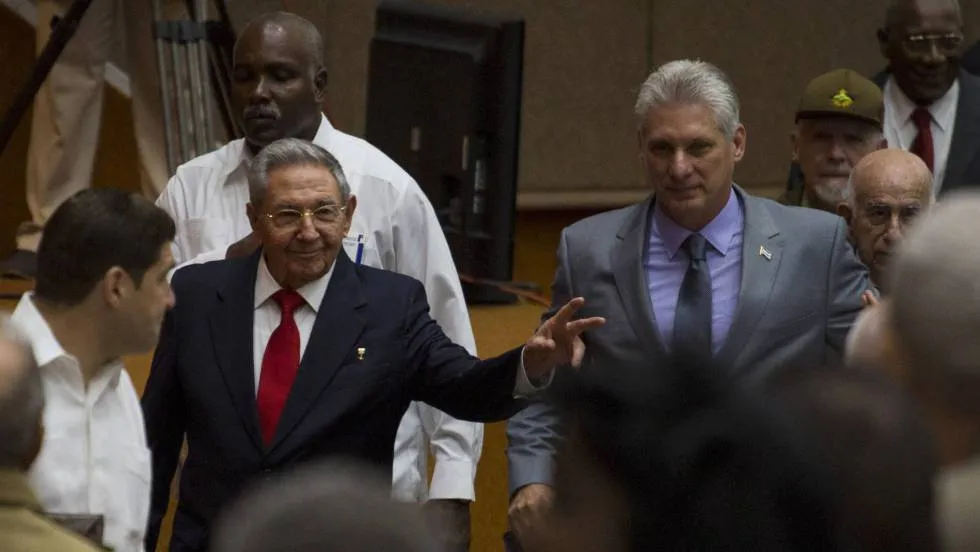 Raúl Castro y Miguel Diaz-Canel