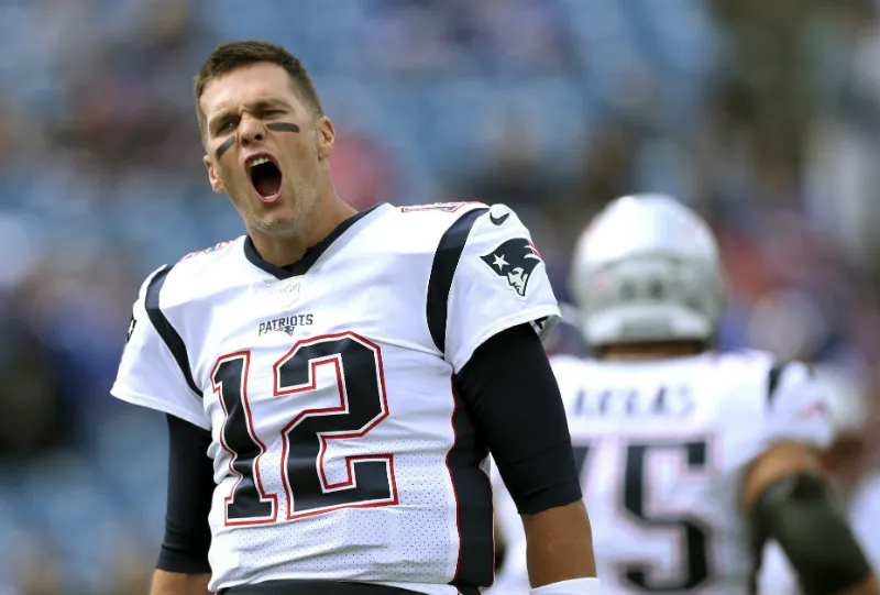 Tom Brady lanza un grito en un juego de Patriots