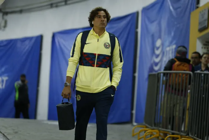Ochoa arriba al Estadio Azteca