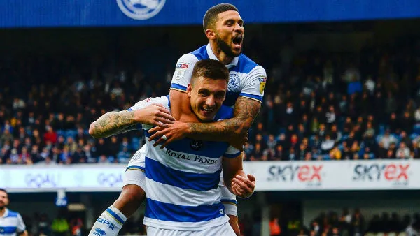 Wells y Jordan Hugill celebrando una anotación con QPR