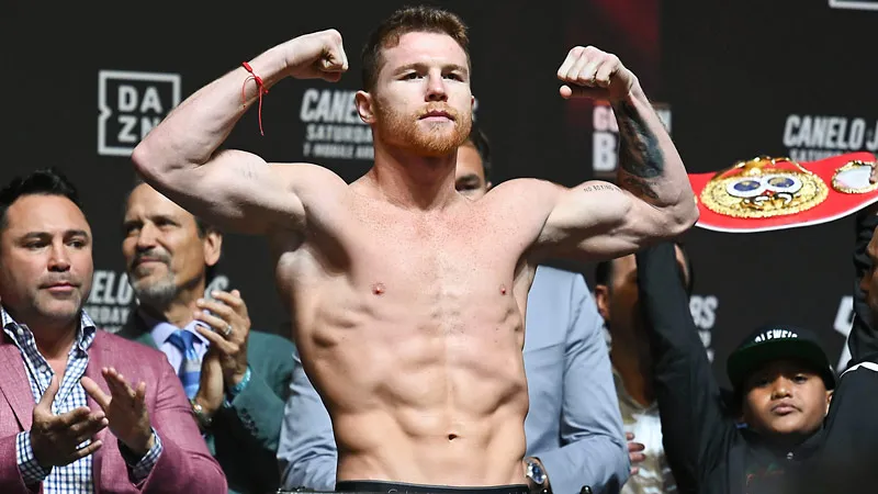 Saúl Álvarez, en el pesaje previo a una pelea