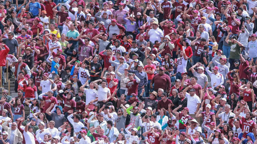 IMAGO7 Aficionados de Burros Blancos durante el juego ante Pumas CU