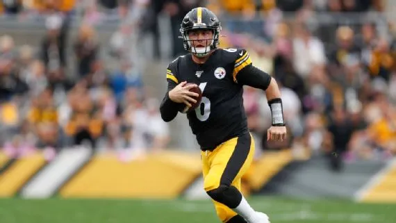 AP Devlin Hodges en un duelo con los Steelers