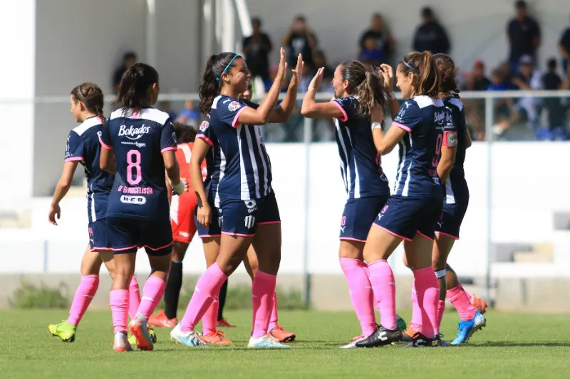 Festejo de jugadoras de Rayadas