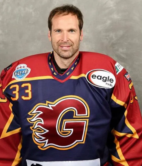 INTAGRAM @petrcech Petr Cech con la playera de su equipo de hockey