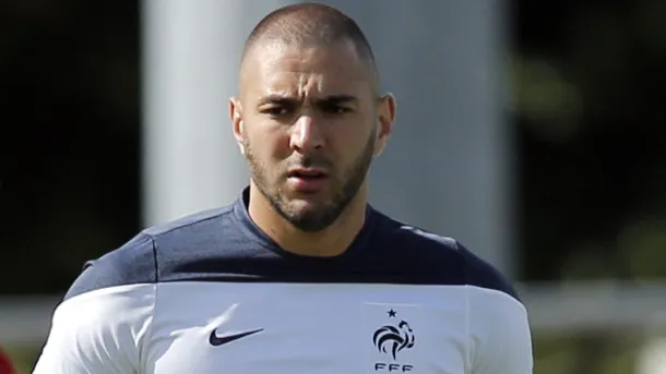 AP Benzema en una práctica de Francia