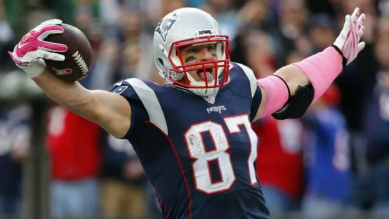 AP Rob Gronkowski durante un partido con los Patriotas