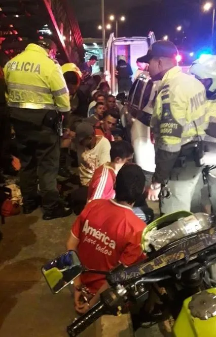 TWITTER @LuisDC91 Hinchas de millonarios capturados por la policía