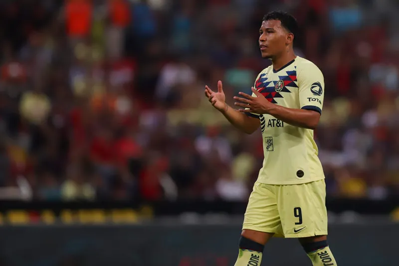 IMAGO7 Roger Martínez se lamenta en un juego del América