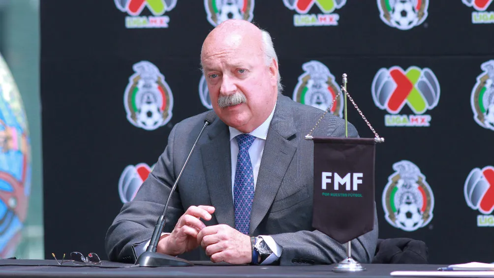 IMAGO7 Enrique Bonilla durante una conferencia de prensa