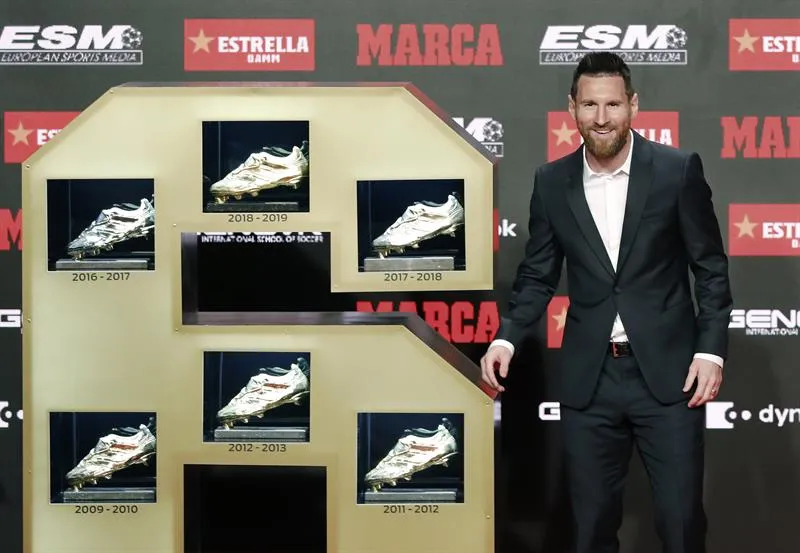 EFE Messi posa junto a sus seis Botas de Oro