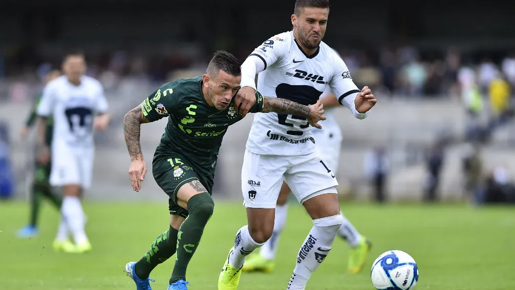Iniestra en el juego de Pumas ante Santos