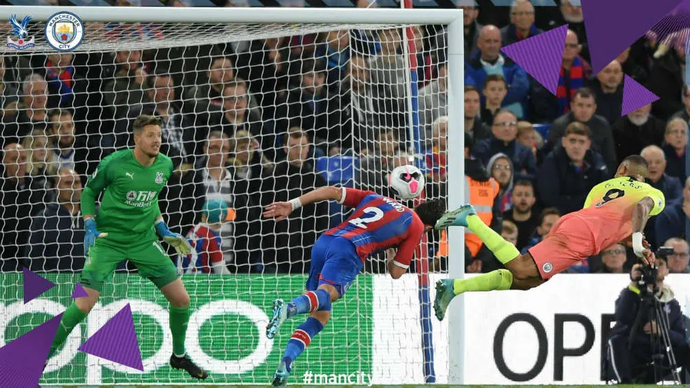 TWITTER@MANCITYES El remate de cabeza de Gabriel Jesús