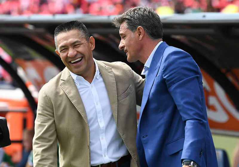 IMAGO7 Ambriz saluda a Míchel en CU