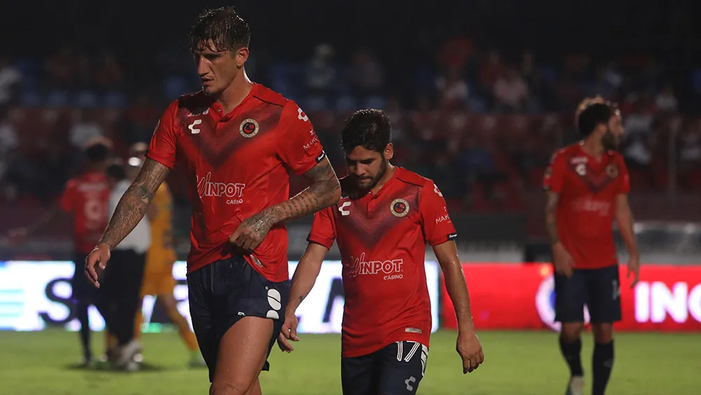 Los jugadores de Veracruz, tras la derrota ante Tigres UANL