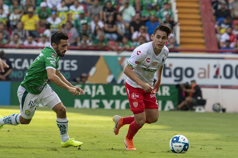 Angulo, en acción contra el León
