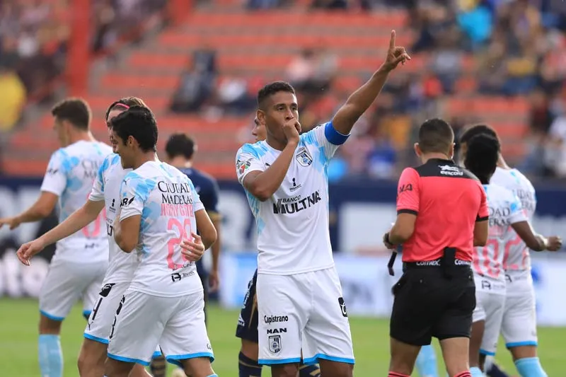 Luis Romo festeja su gol ante el Atlético San Luis