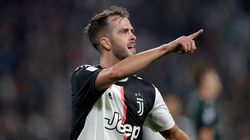 Pjanic festeja una anotación en la Serie A con la Juventus