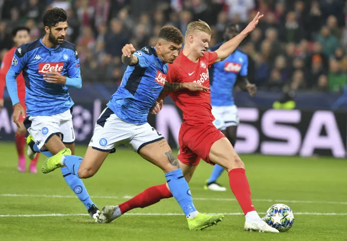 AP Haland y Di Lorenzo, durante el partido