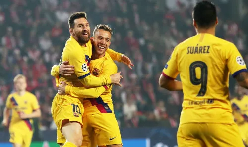 Jugadores del Barcelona celebran un gol vs Slavia Praga