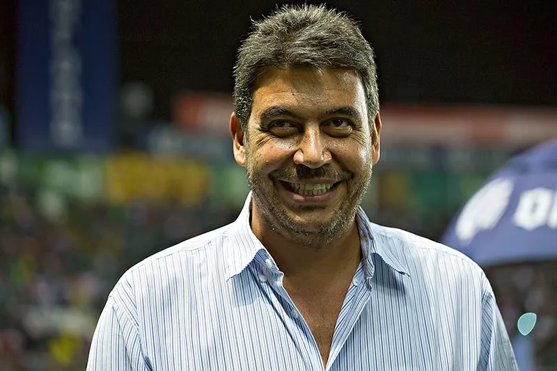 IMAGO7 Elías Ayub asiste a un partido de Liga MX